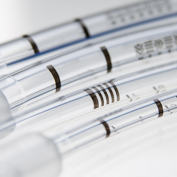 Рентгеноконтрастные линии глубины интубации
позволяют контролировать положение  трубки в трахее