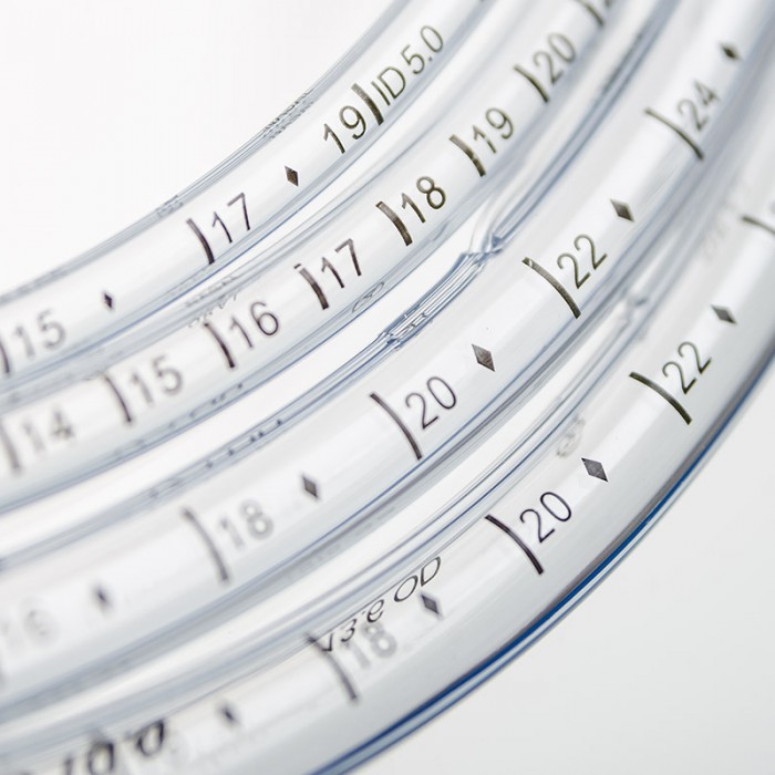 Шкала глубины
позволяет контролировать глубину интубации трубки