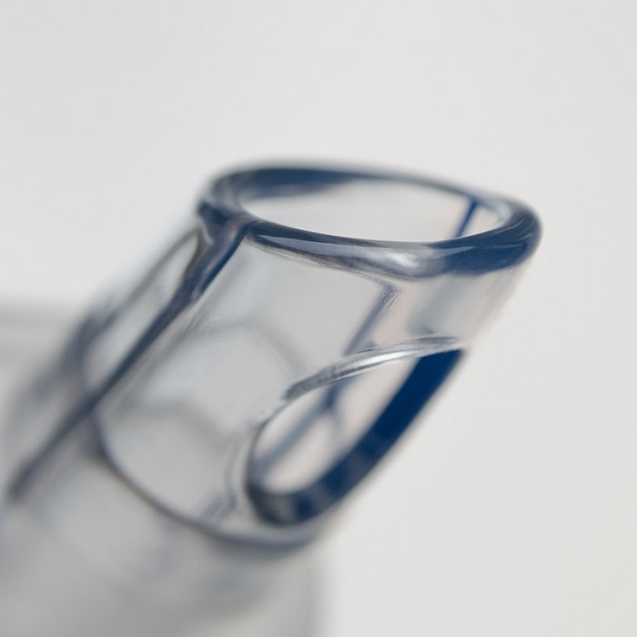 Гладкий закругленный кончик
снижает травматичность во время введения 